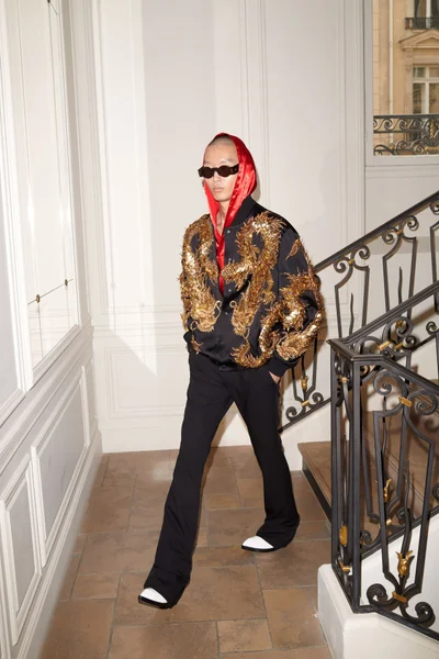 Look 10